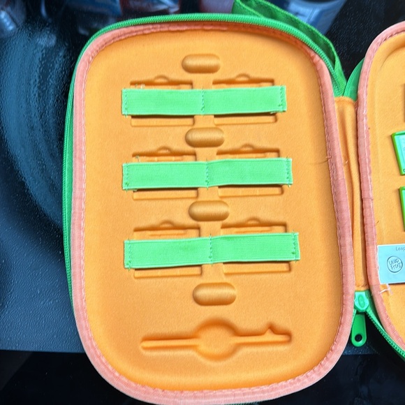 LeapPad Ultra carrying case (device not included) and 6 games. - Picture 3 of 3